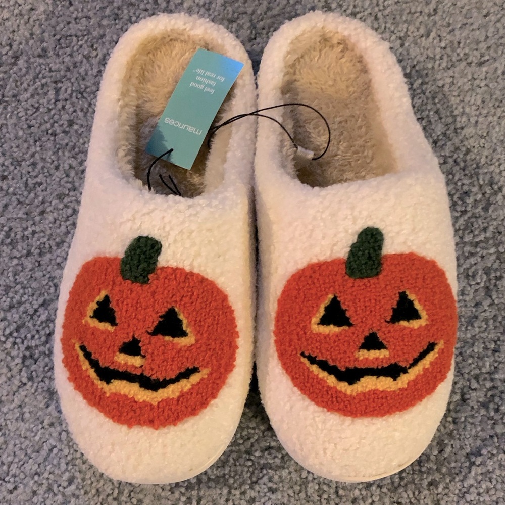 Brand New Pumpkin Slippers in Size S/M which fits 6-8